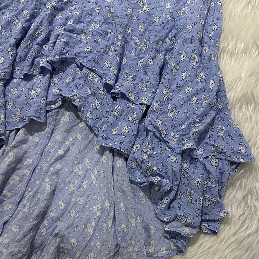 Chic Floral High-Low Skirt in Light Blue - Picture 3 of 8